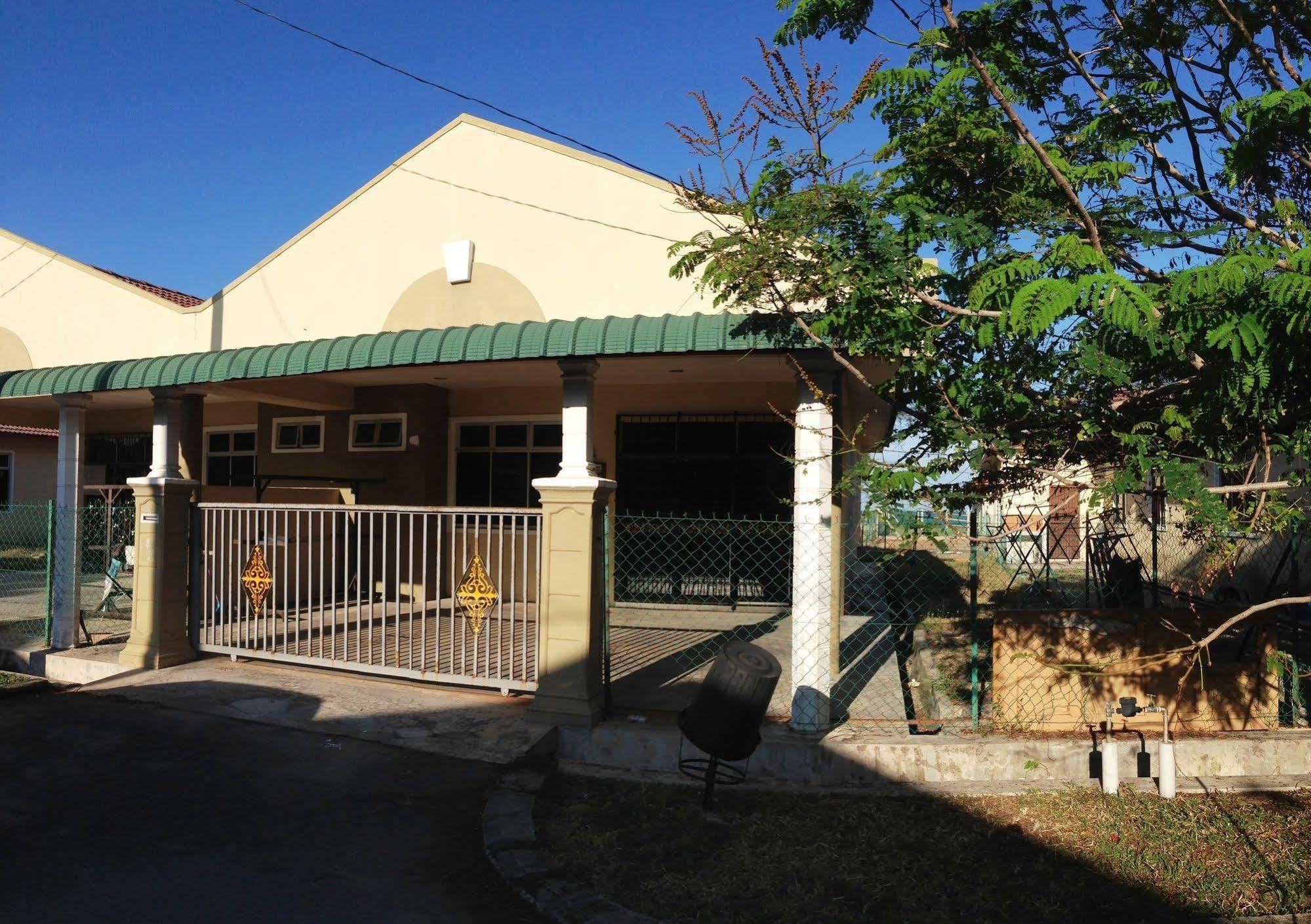 Semarak Beach Inn Dungun Exterior photo