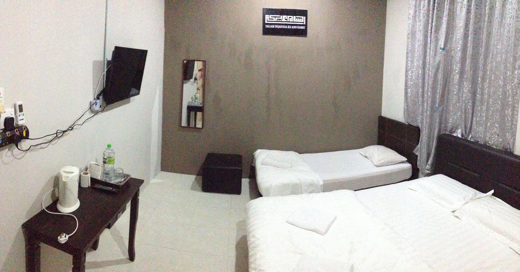Semarak Beach Inn Dungun Exterior photo